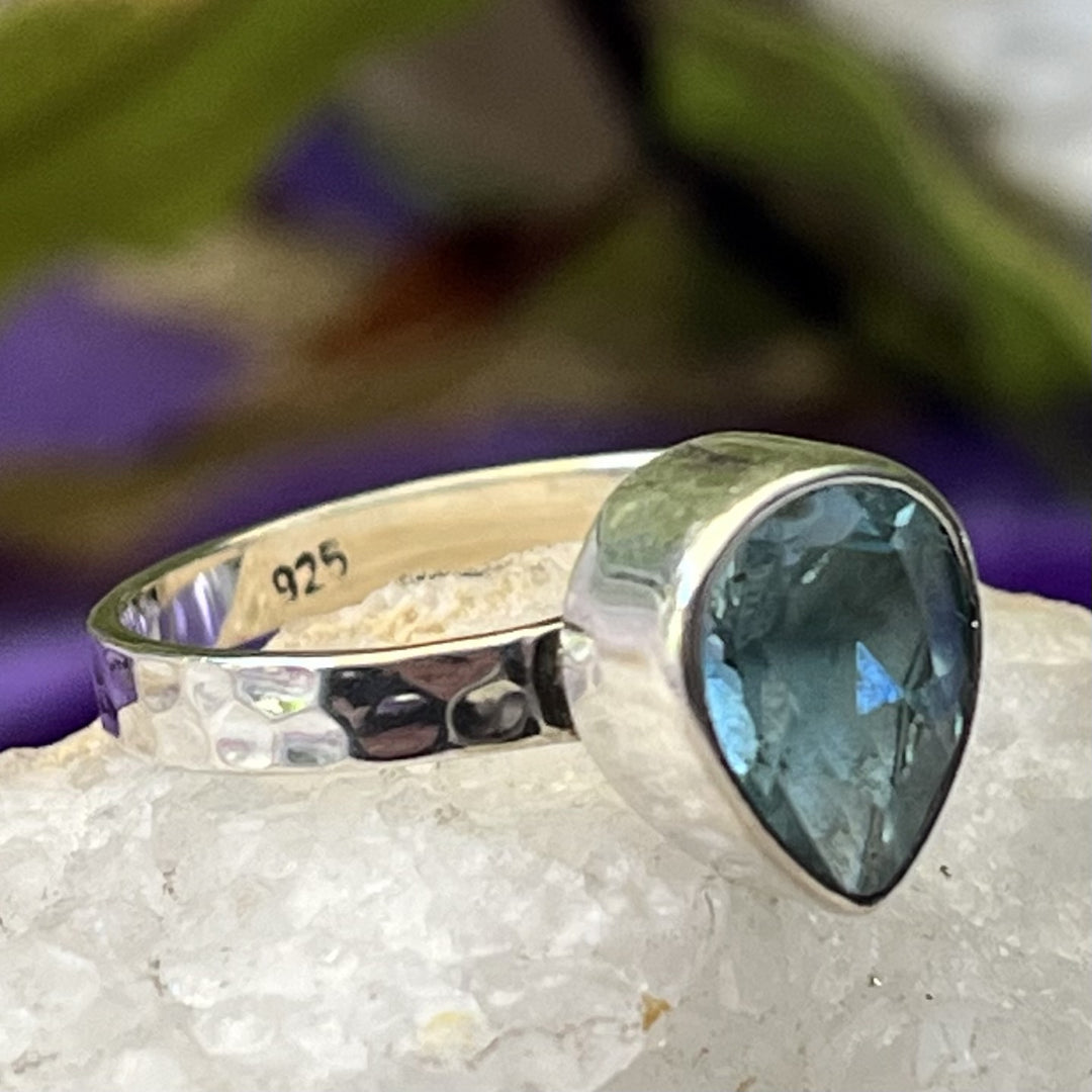 Ring Blue Topaz Teardrop 0.9 cm