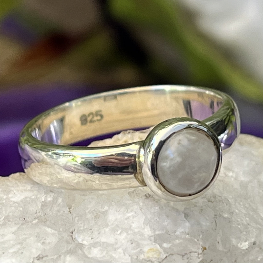 Ring Rainbow Moonstone Round 0.5 cm