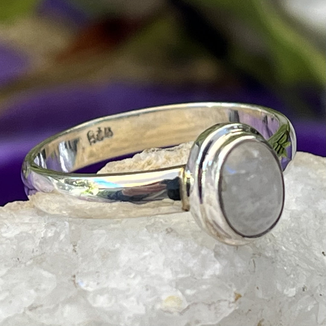 Ring Rainbow Moonstone Oval 0.6 cm