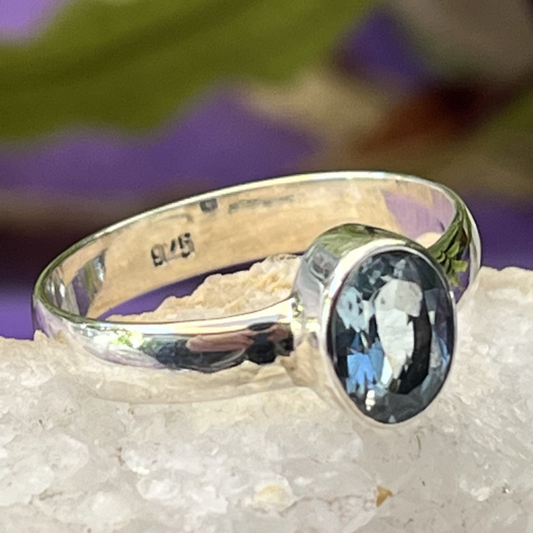 Ring Blue Topaz Oval Facet 0.70 cm
