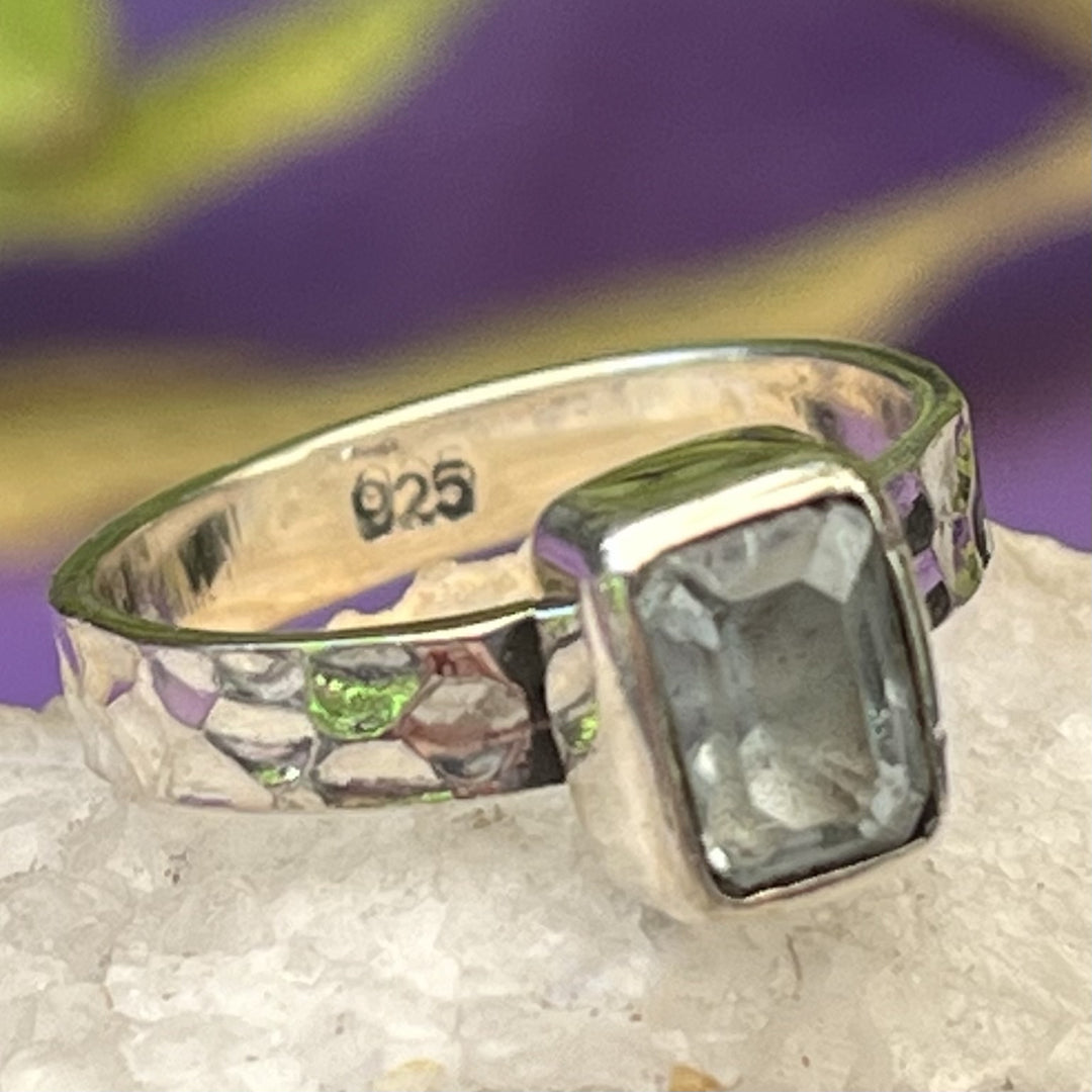 Ring Blue Topaz Rectangle Facet 0.6 cm