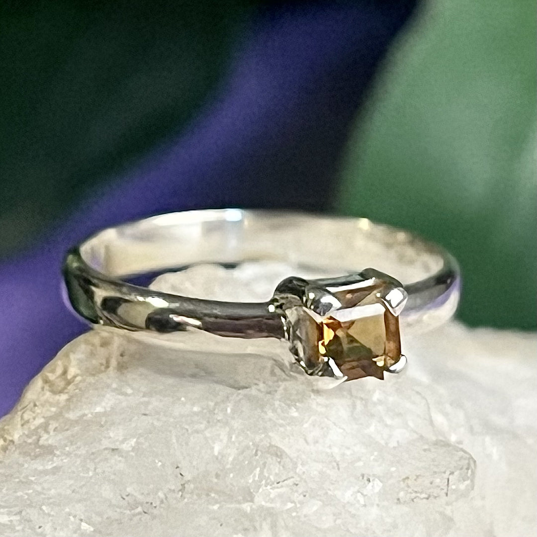 Ring Citrine Square Facet 0.3 cm