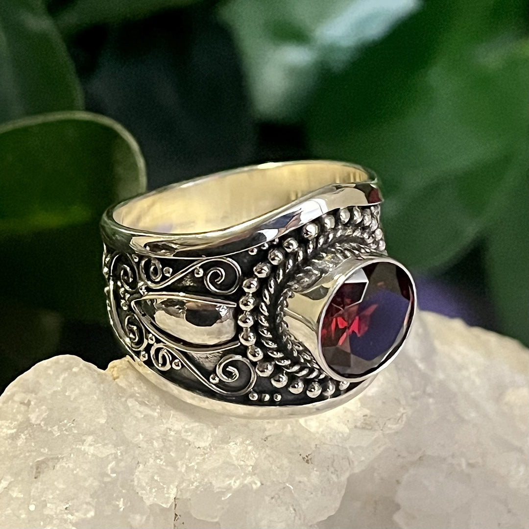 Ring Garnet Round Facet 0.9 cm