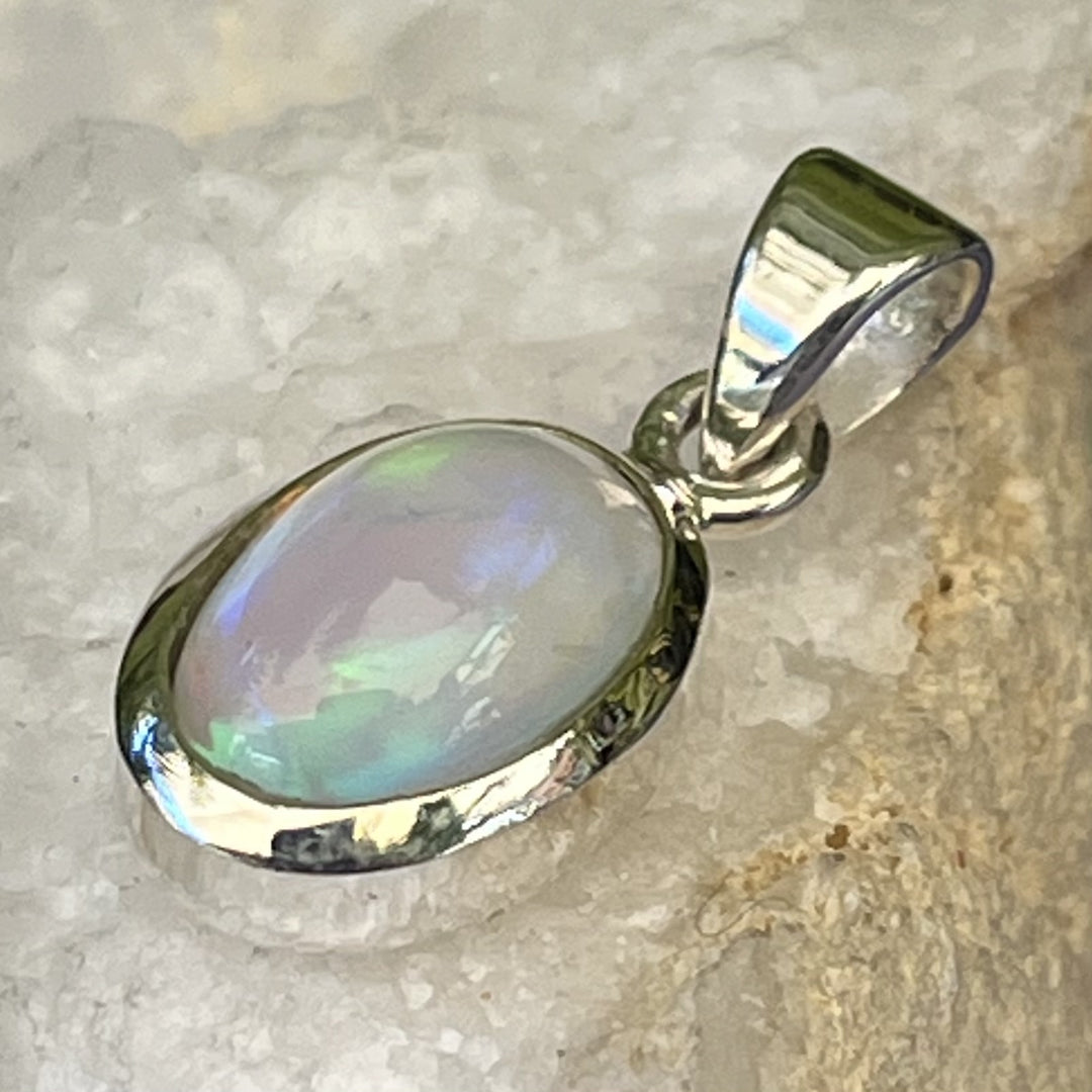 Pendant Opal Ethiopian Oval 2.2 cm