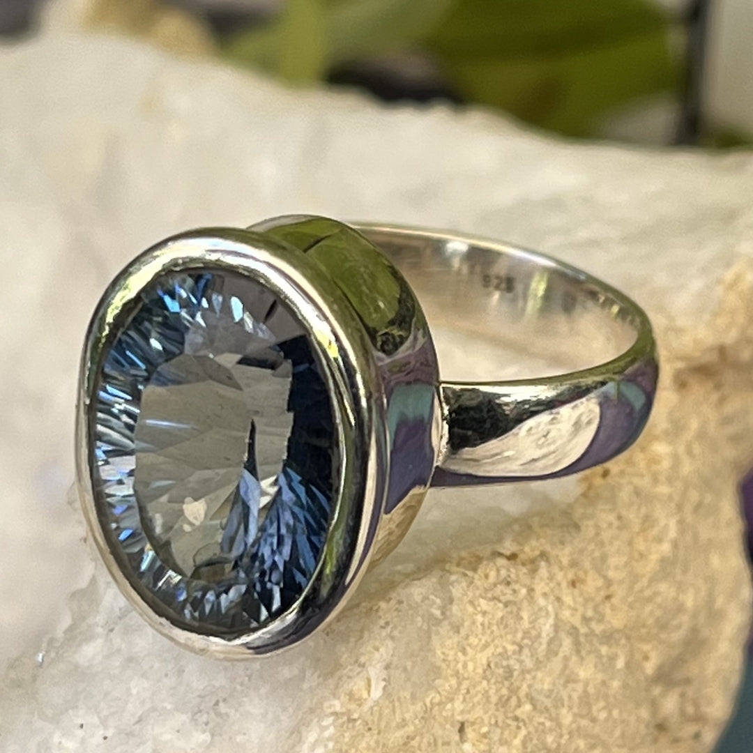 Ring London Blue Topaz Oval Facet 1.3 cm