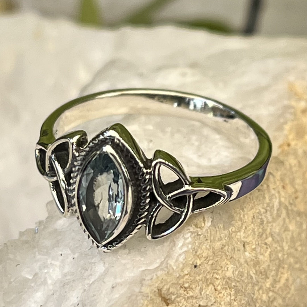 Ring Blue Topaz Marquise Facet 0.8 cm