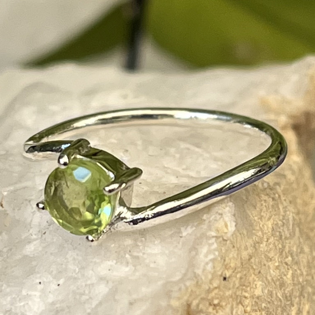 Ring Peridot Round Mini Facet 0.5 cm