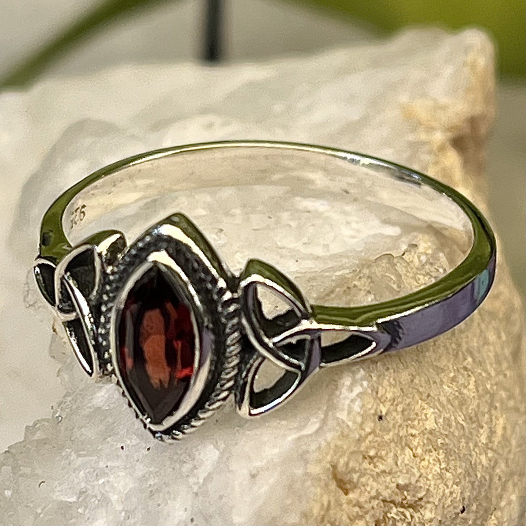 Ring Garnet Marquise Triquetra Facet