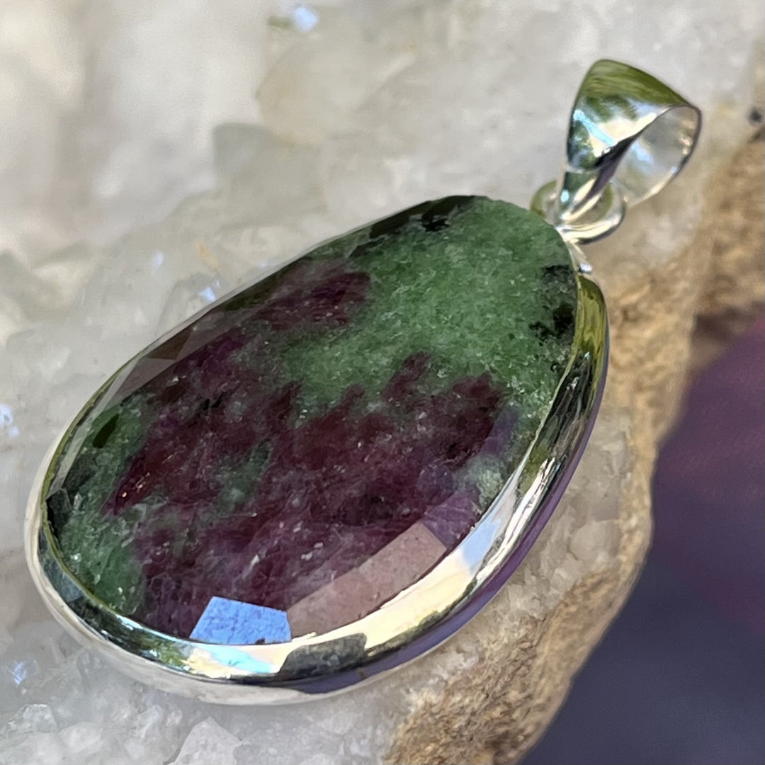 Pendant Ruby in Zoisite Teardrop