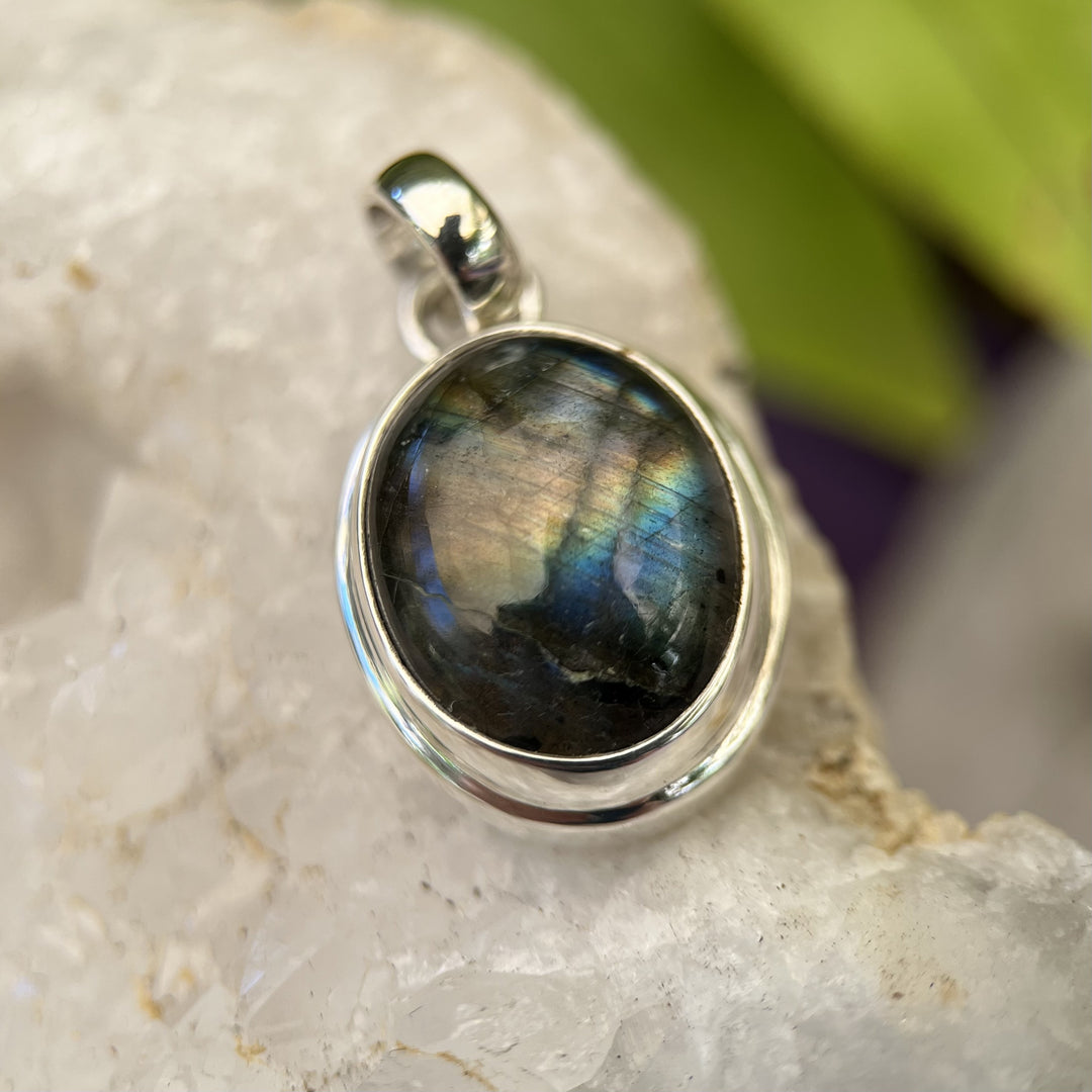Pendant Blue Labradorite Oval 2.7 cm