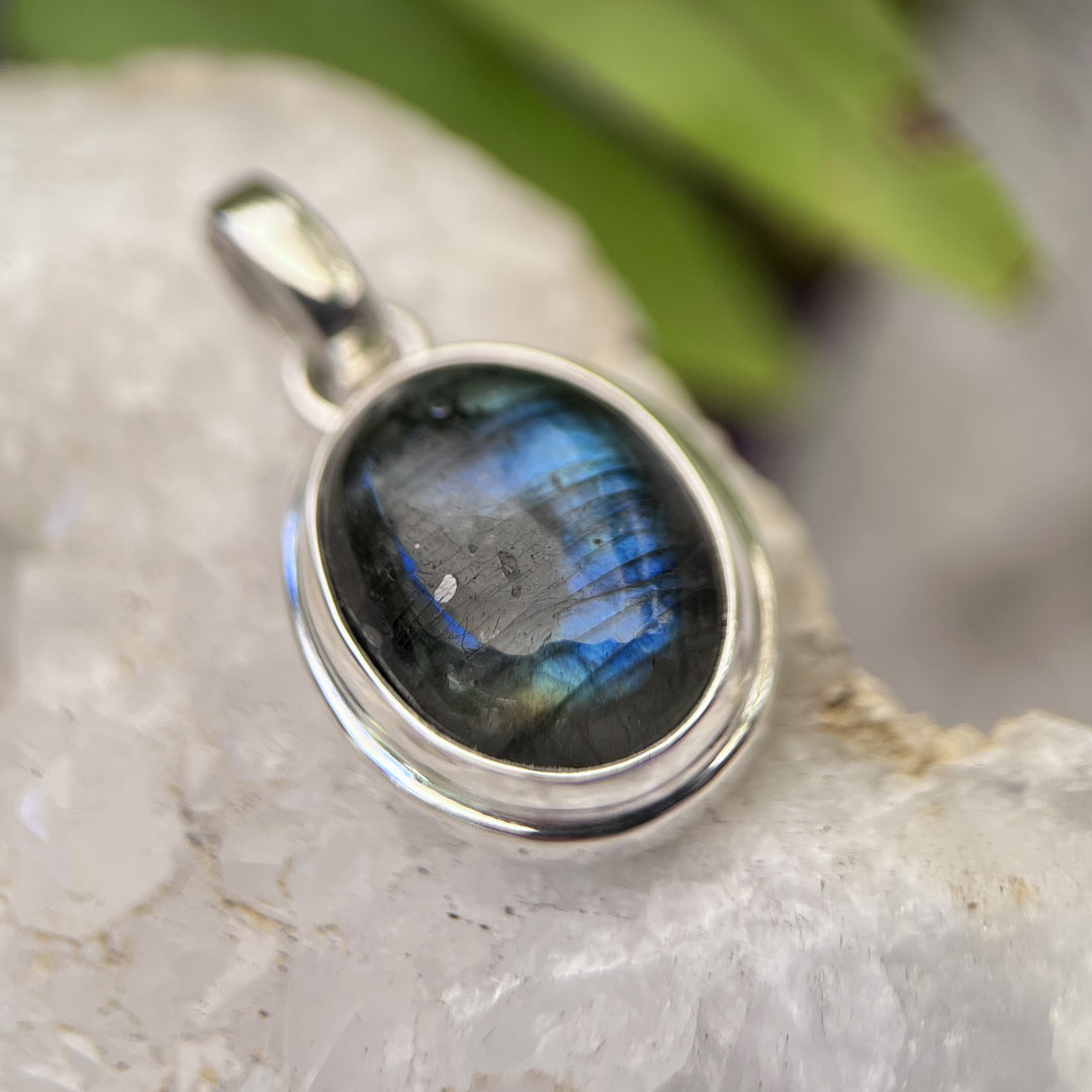 Pendant Blue Labradorite Oval 2.8 cm
