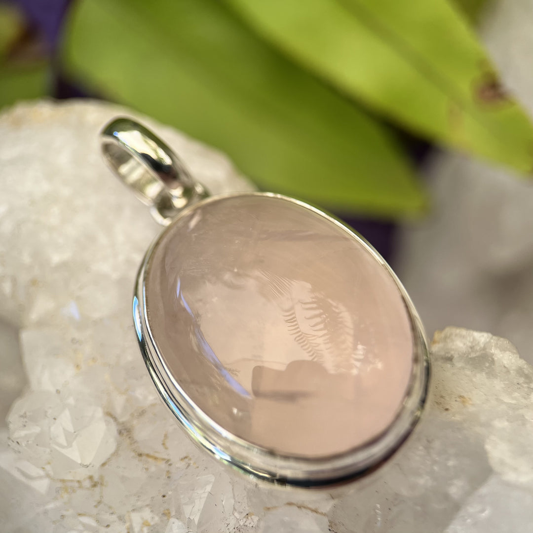 Pendant Rose Quartz Oval Gem Quality 3.8 cm