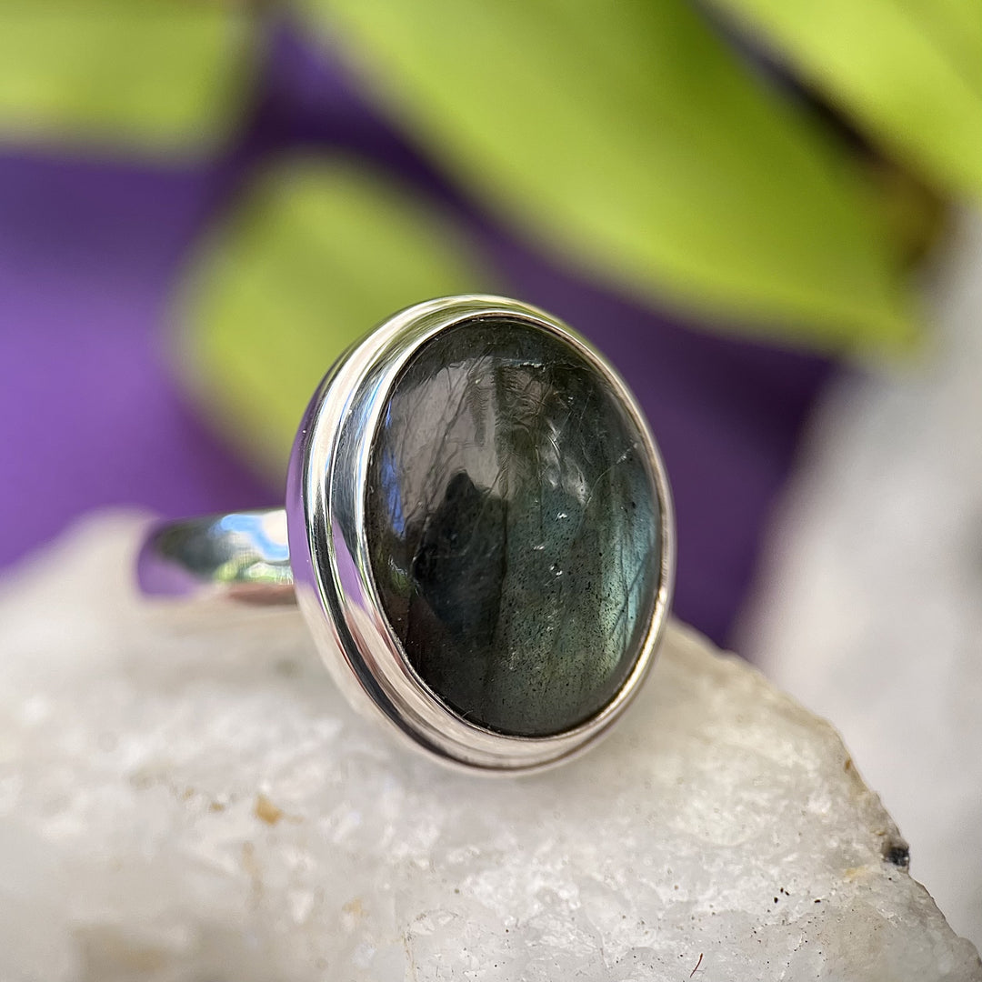 Ring Blue Labradorite Oval 1.4 cm