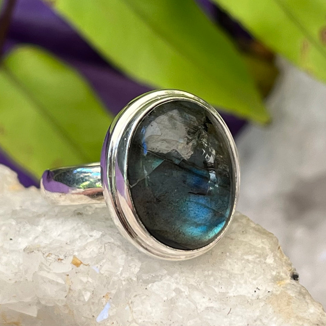 Ring Blue Labradorite Oval 1.4 cm