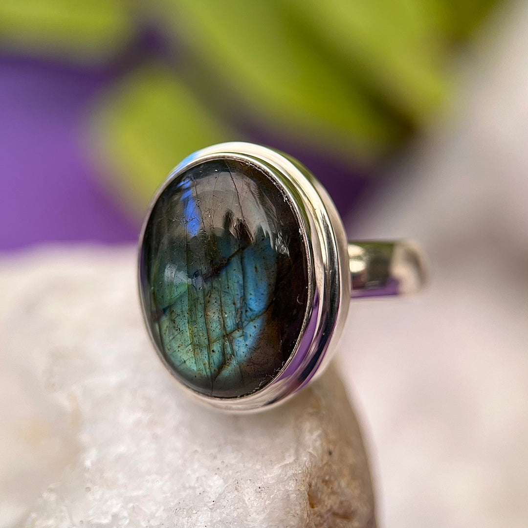 Ring Blue Labradorite Oval 1.4 cm