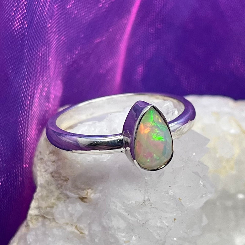 Ring Opal Ethiopian Teardrop 0.8 cm