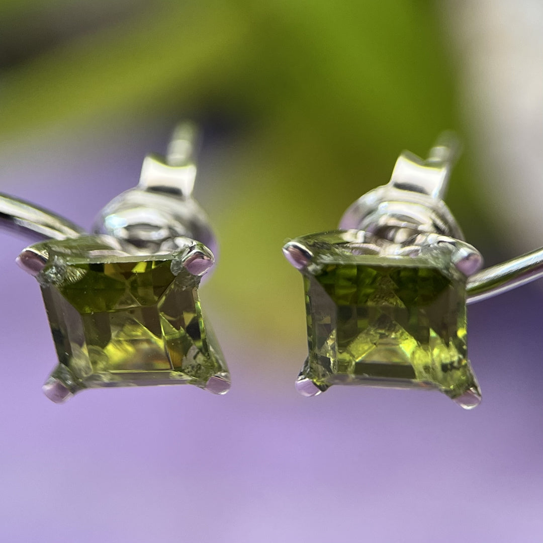 Stud Earrings Peridot Square Facet