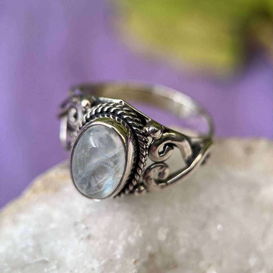 Ring Rainbow Moonstone Oval Filigree 1.0 cm