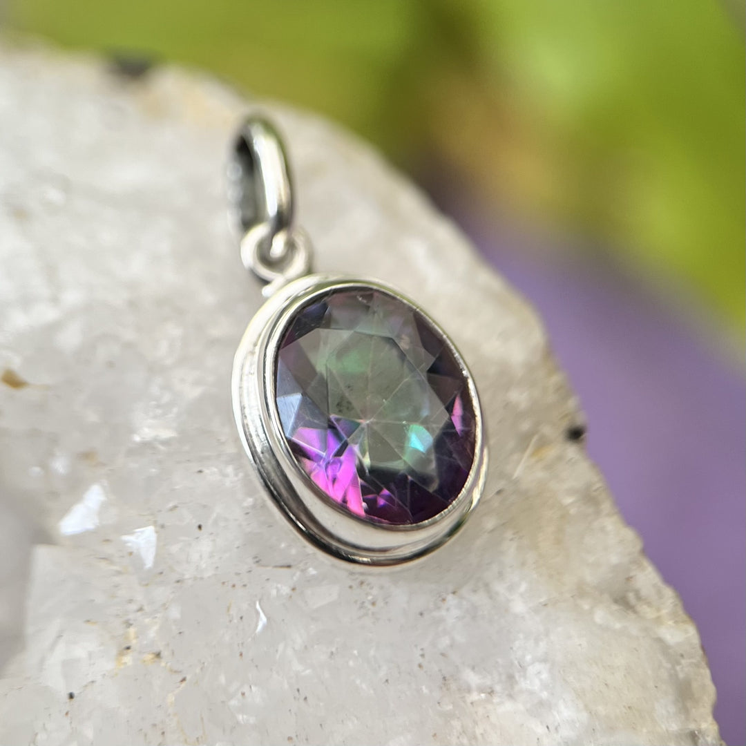 Pendant Mystic Topaz Oval Mini Facet 1.9 cm