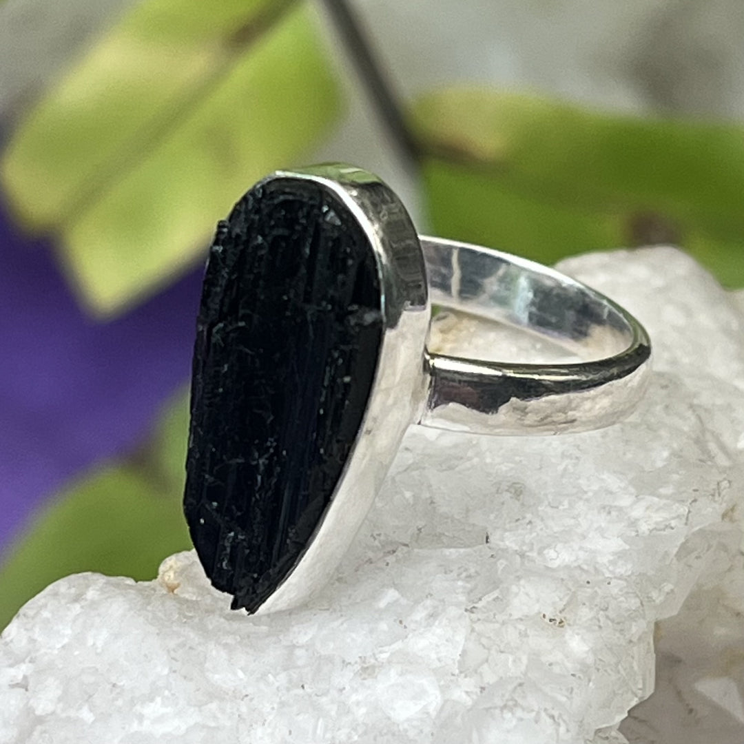 Ring Black Tourmaline Teardrop Raw 1.9 cm