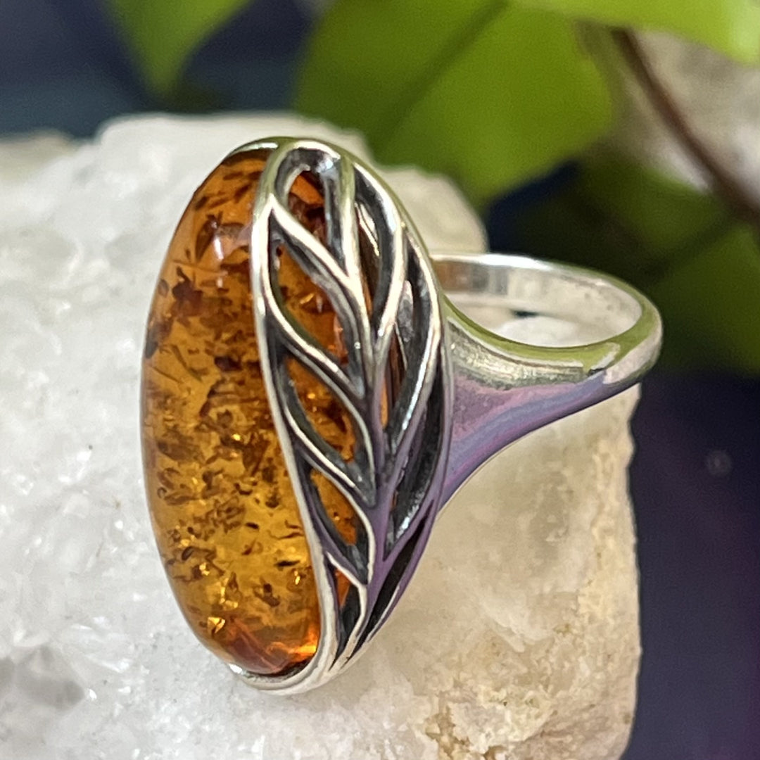 Ring Amber Oval with Leaf 1.9 cm
