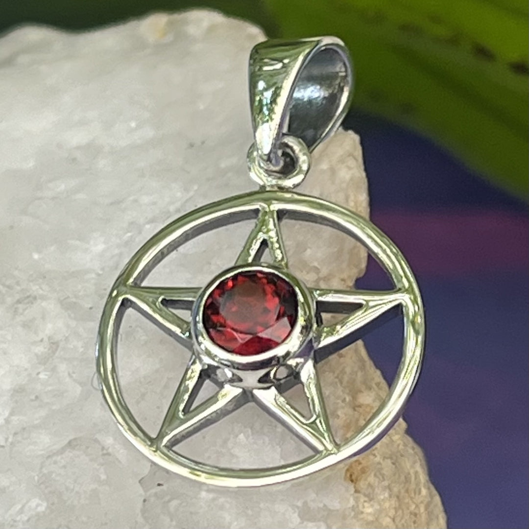 Pendant Garnet Pentagram Mini