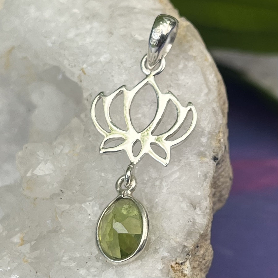 Pendant Peridot Lotus Faceted
