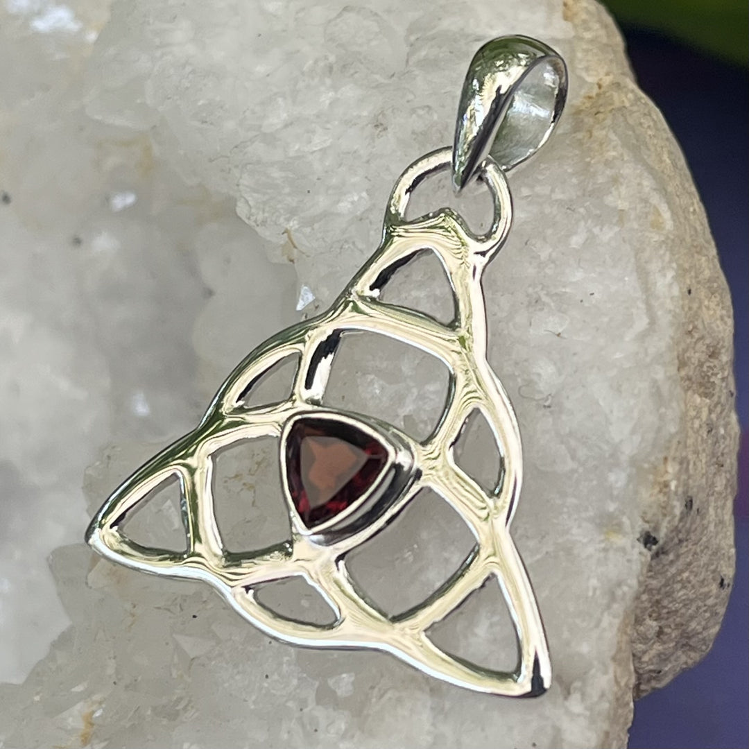 Pendant Garnet Triquetra Faceted