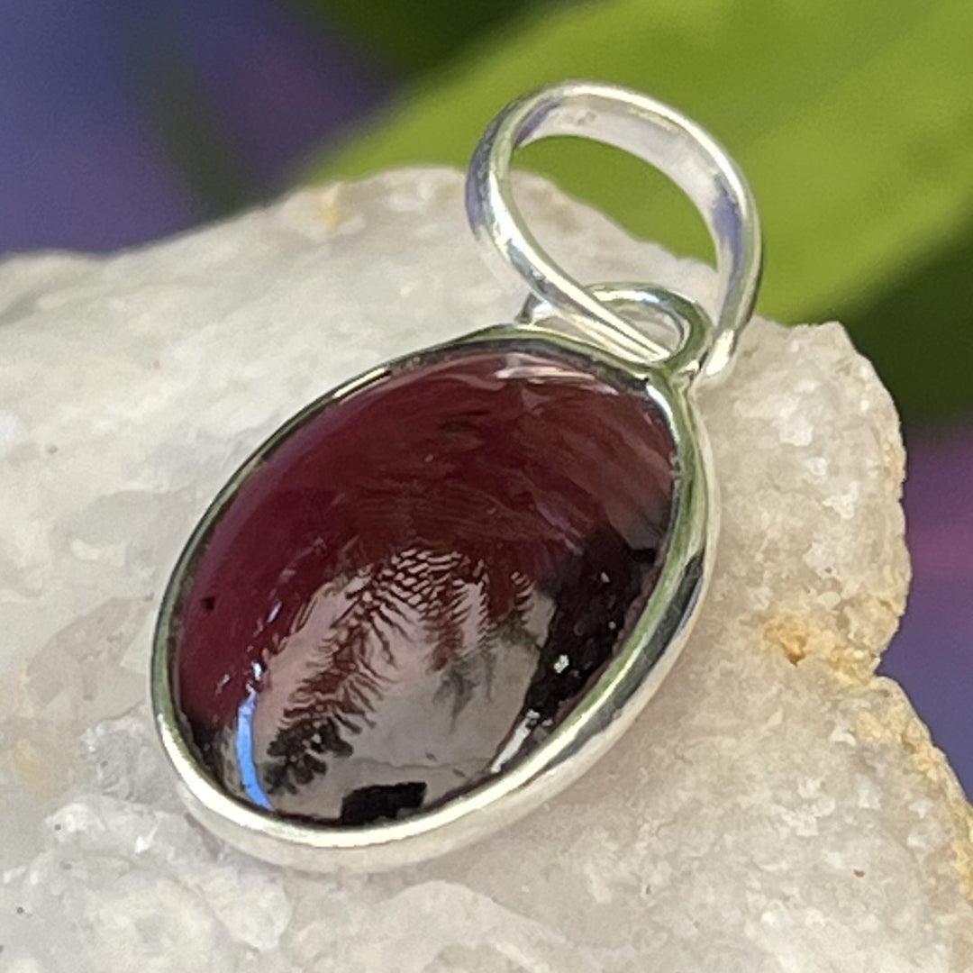 Pendant Garnet Oval 2.5 cm