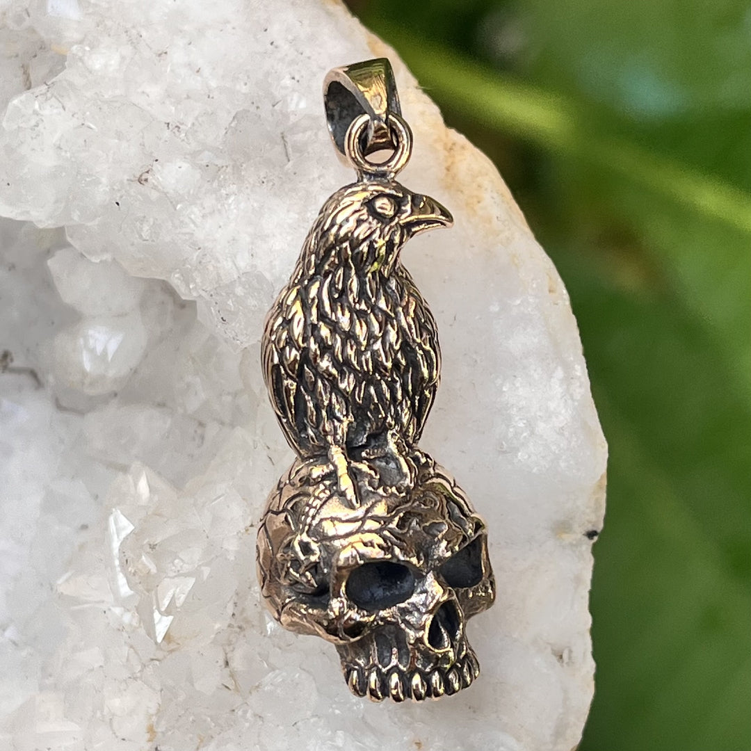 Pendant Bronze Raven on Skull 3.7 cm | Carpe Diem With Remi