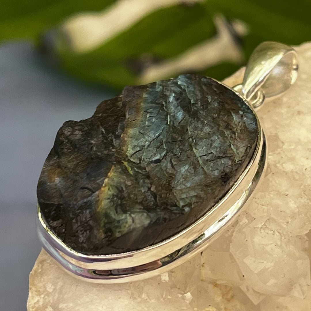 Pendant Labradorite Oval Raw 4.0 cm