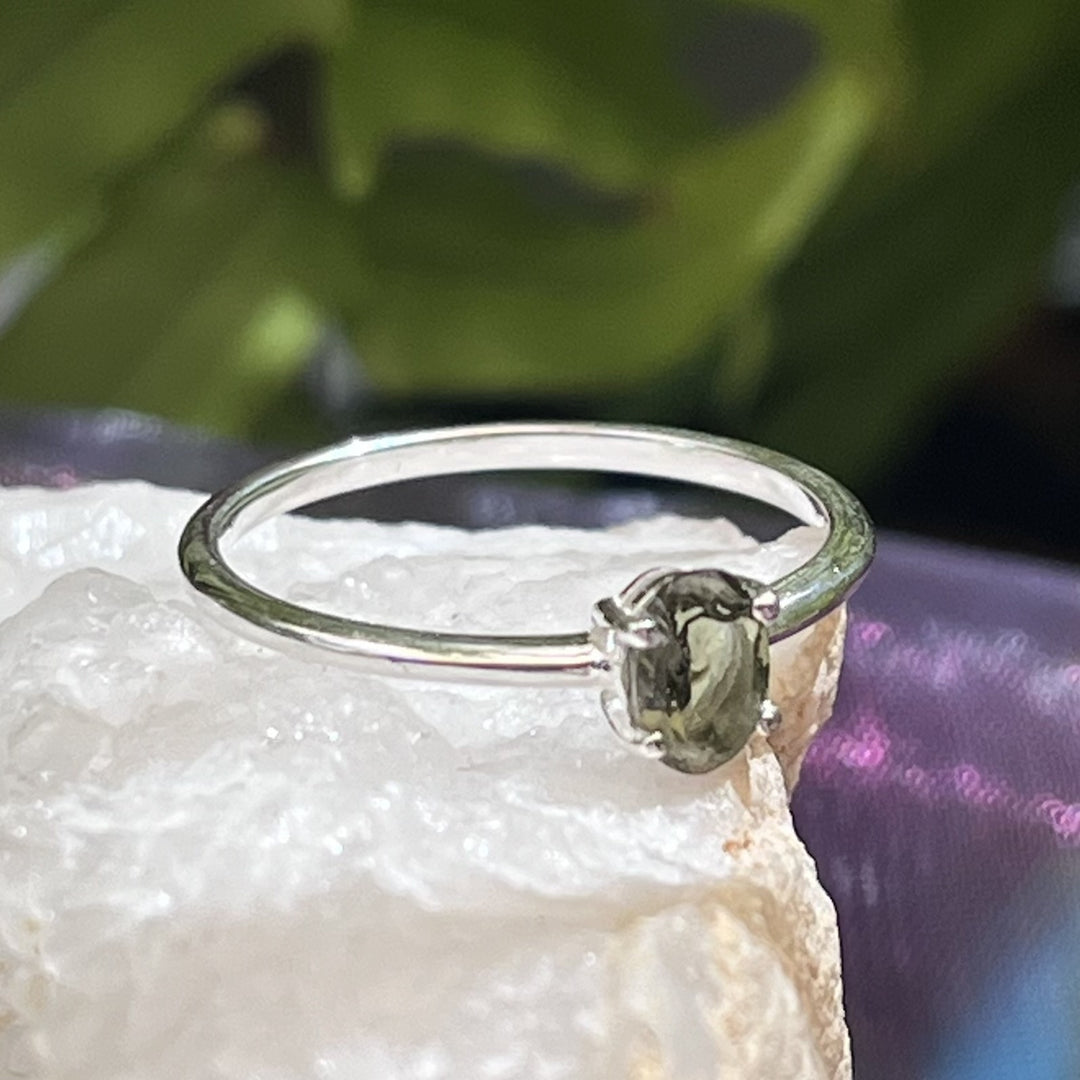 Ring Moldavite Oval Faceted 0.6 cm