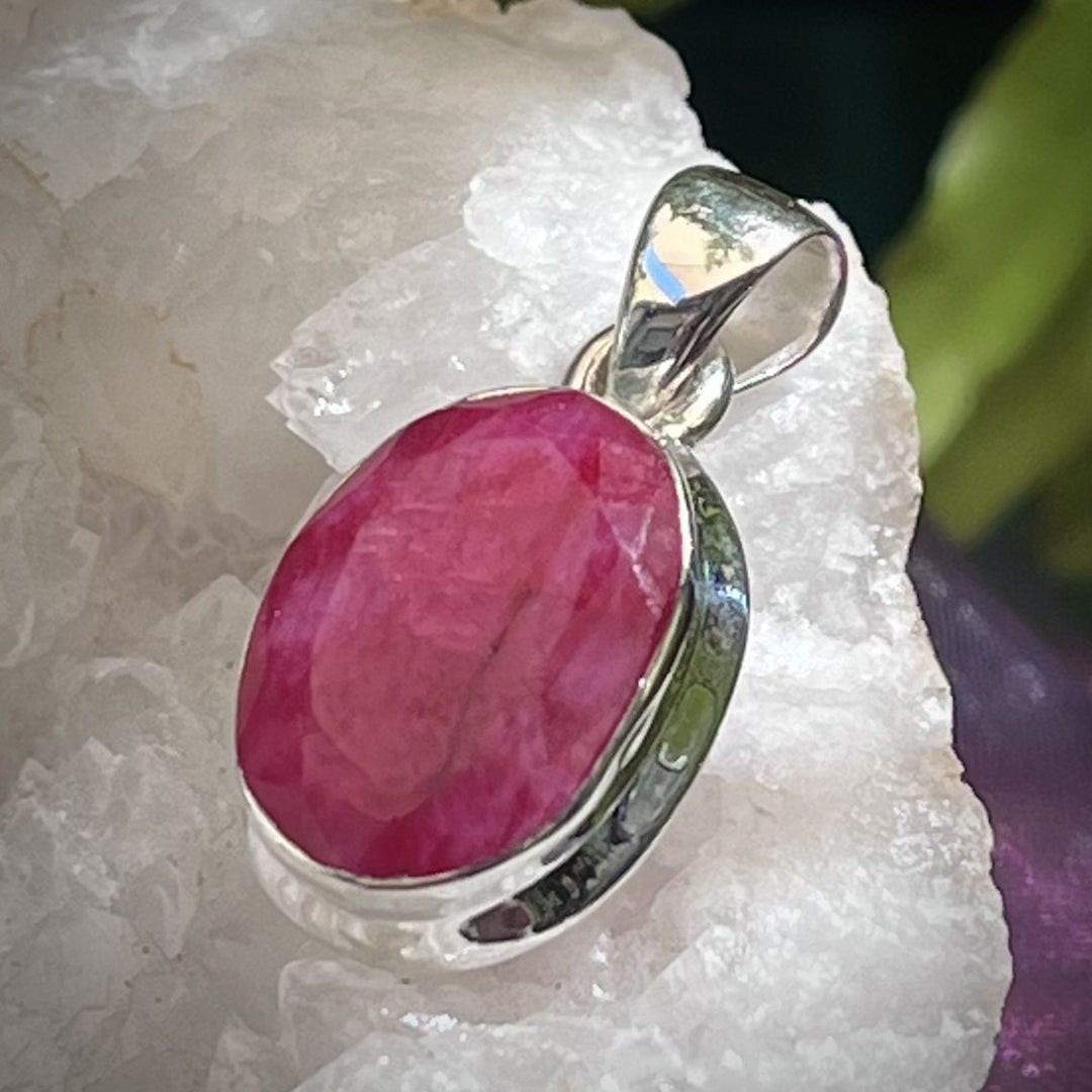 Pendant Ruby Oval 2.7 cm