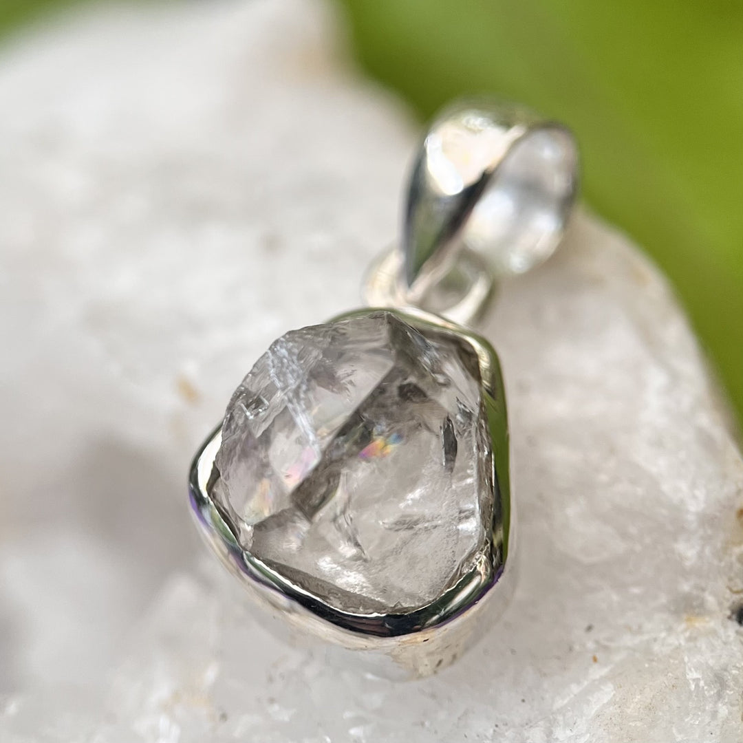 Pendant Rainbow Tibetan Quartz 2.5 cm