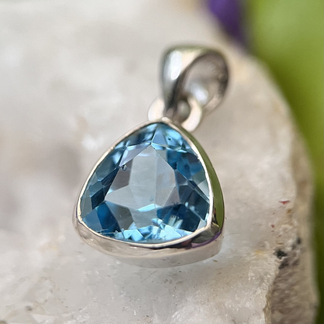 Pendant Blue Topaz Faceted 2.2 cm