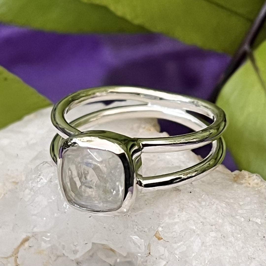 Ring Rainbow Moonstone Square Facet 0.7 cm