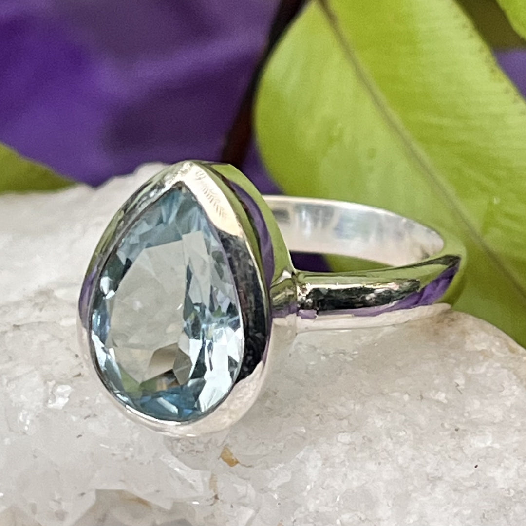 Ring Blue Topaz Teardrop Faceted 1.2 cm