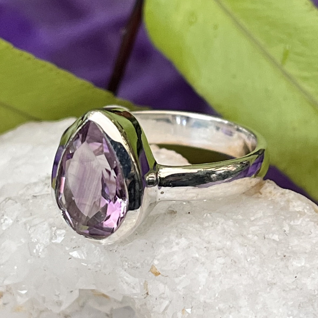 Ring Amethyst Teardrop Faceted 1.0 cm