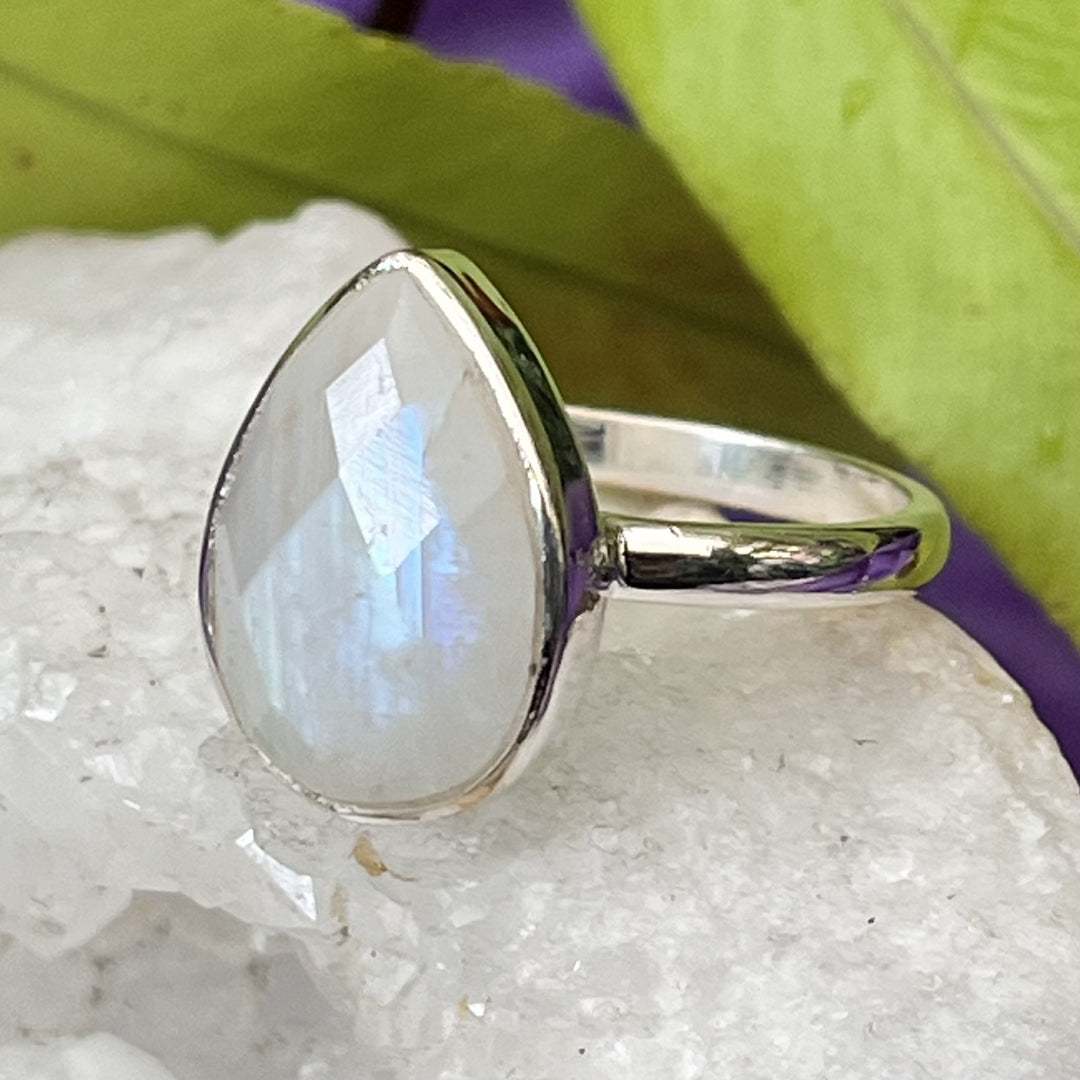 Ring Rainbow Moonstone Teardrop 1.40 cm