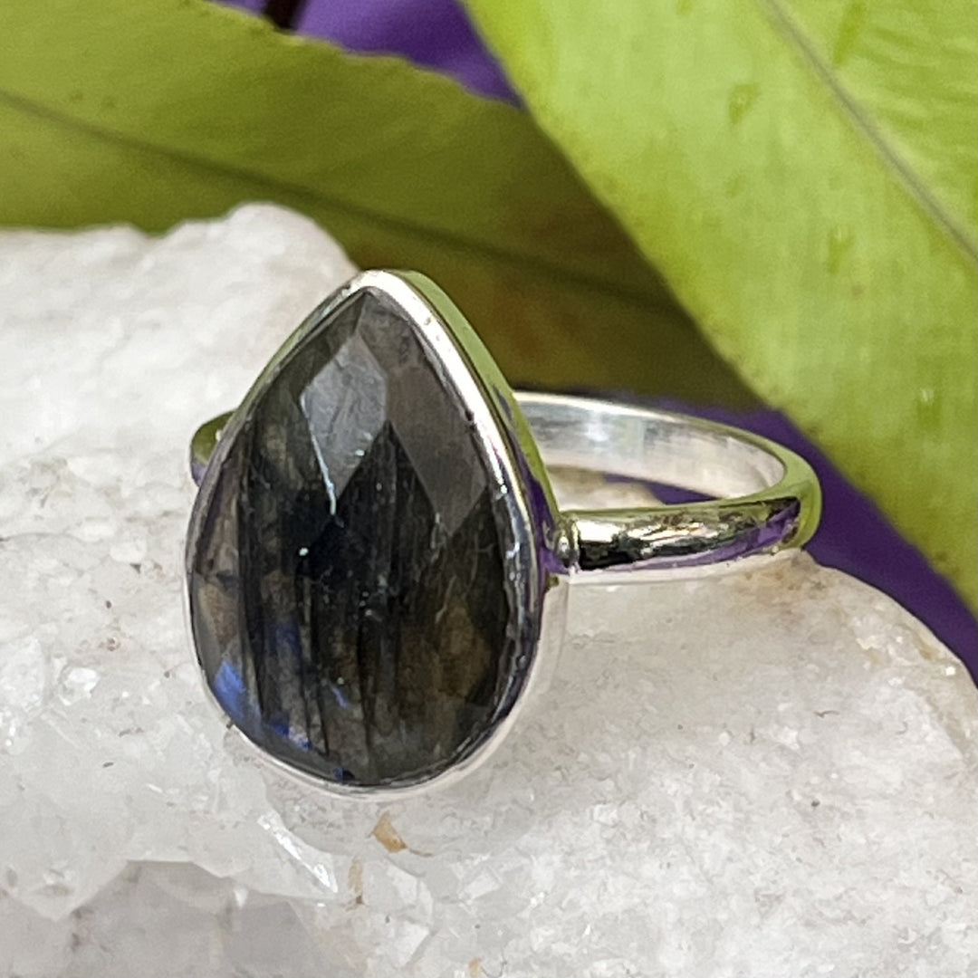 Ring Labradorite Teardrop Faceted 1.40 cm