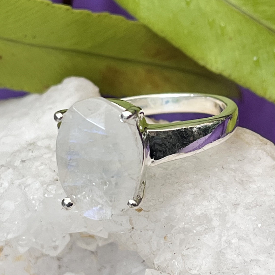 Ring Rainbow Moonstone Oval Facet 1.3 cm