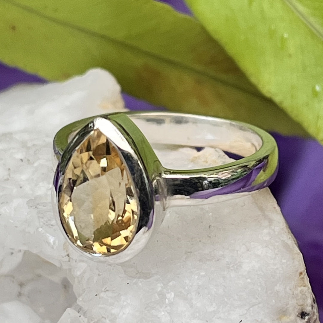 Ring Citrine Teardrop Faceted 1.0 cm