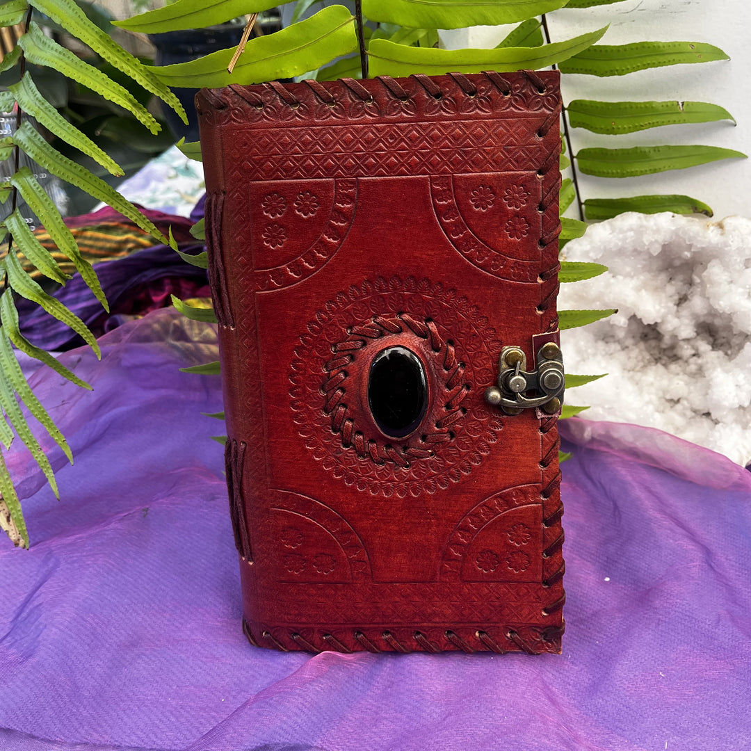 Journal Leather 1 Stone with Clasp 23 cm