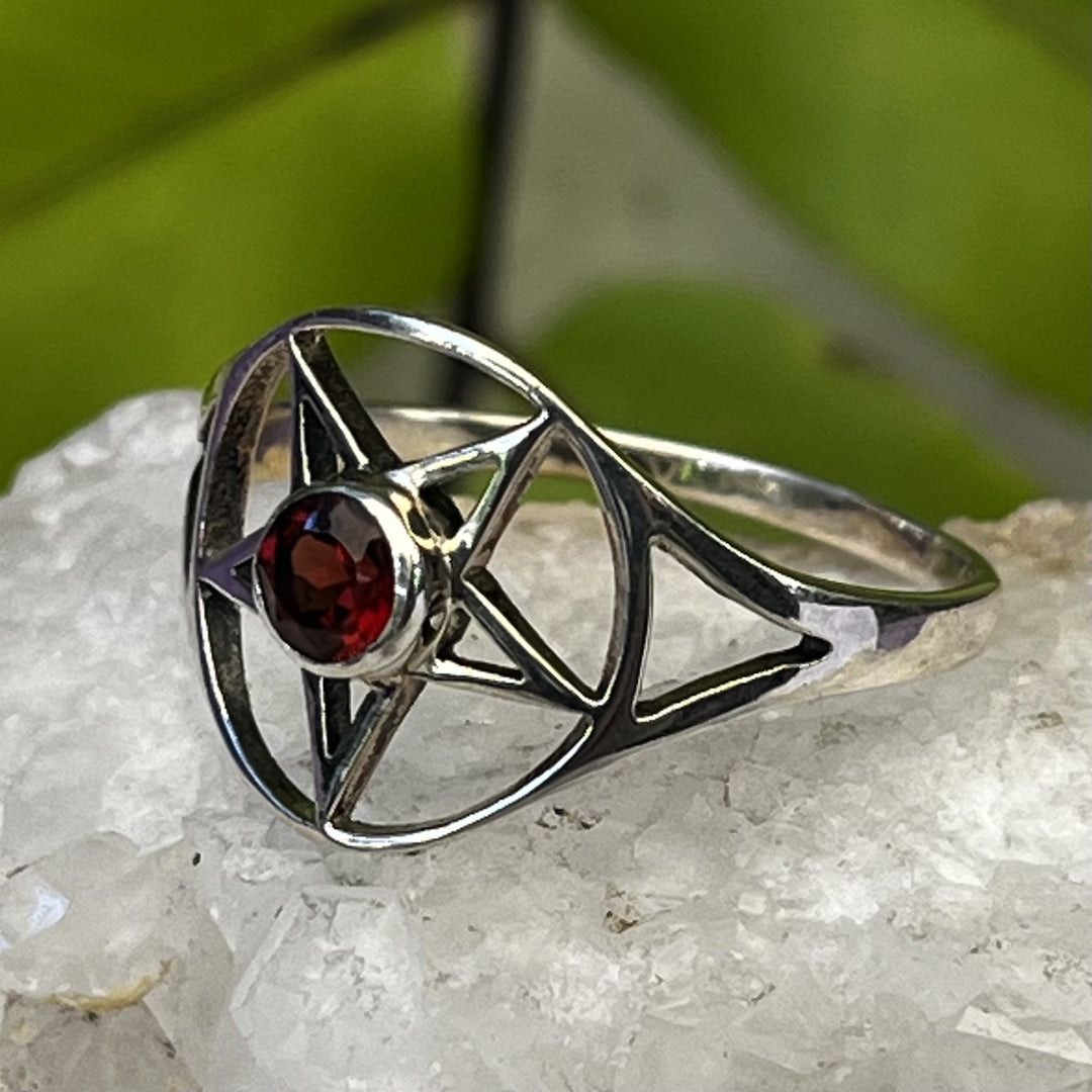 Ring Garnet Pentagram Mini Facet 0.3 cm