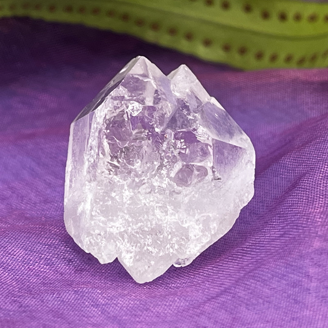 Point Clear Quartz Twin Double Terminated 3.1 cm
