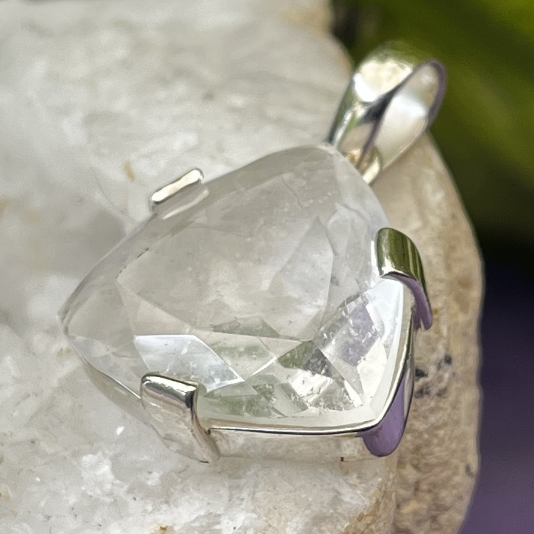 Pendant Satyaloka Quartz Trillion Cut Facet 3.0 cm | Carpe Diem With Remi