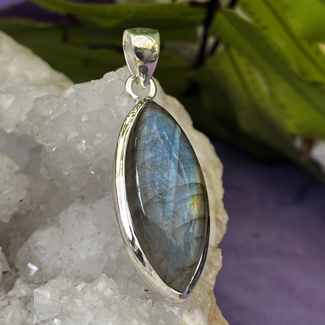 Pendant Labradorite Marquise 4.1 cm | Carpe Diem With Remi