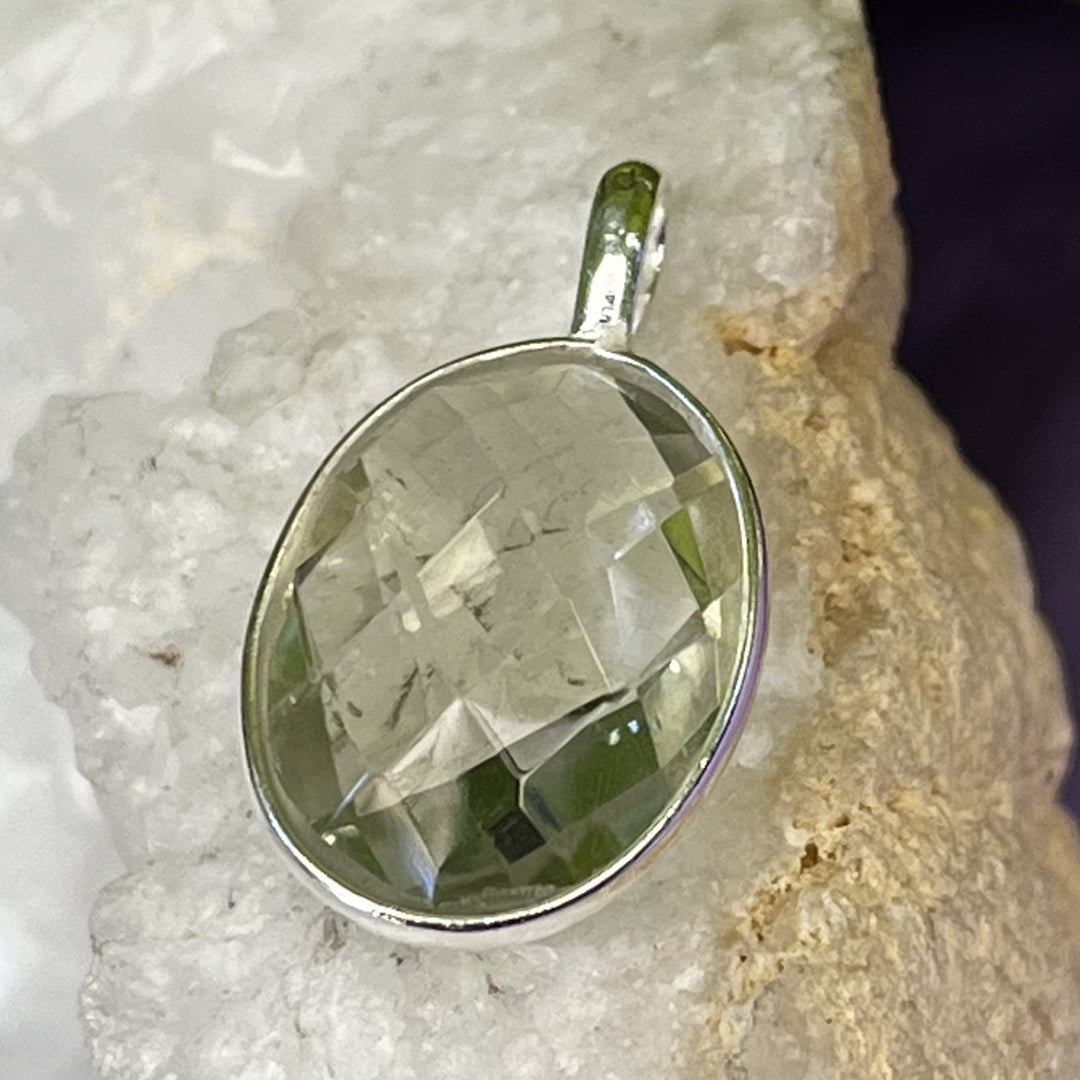 Pendant Peridot Oval Facet 2.3 cm | Carpe Diem With Remi