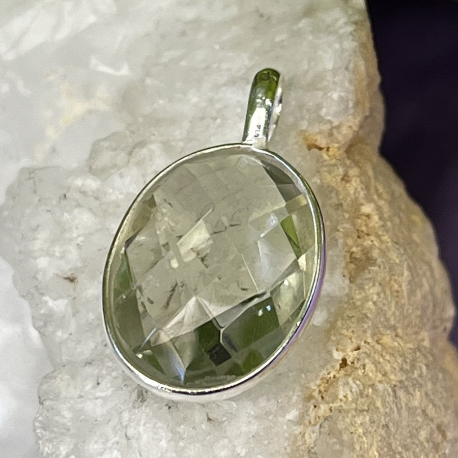 Pendant Peridot Oval Facet 2.3 cm | Carpe Diem With Remi