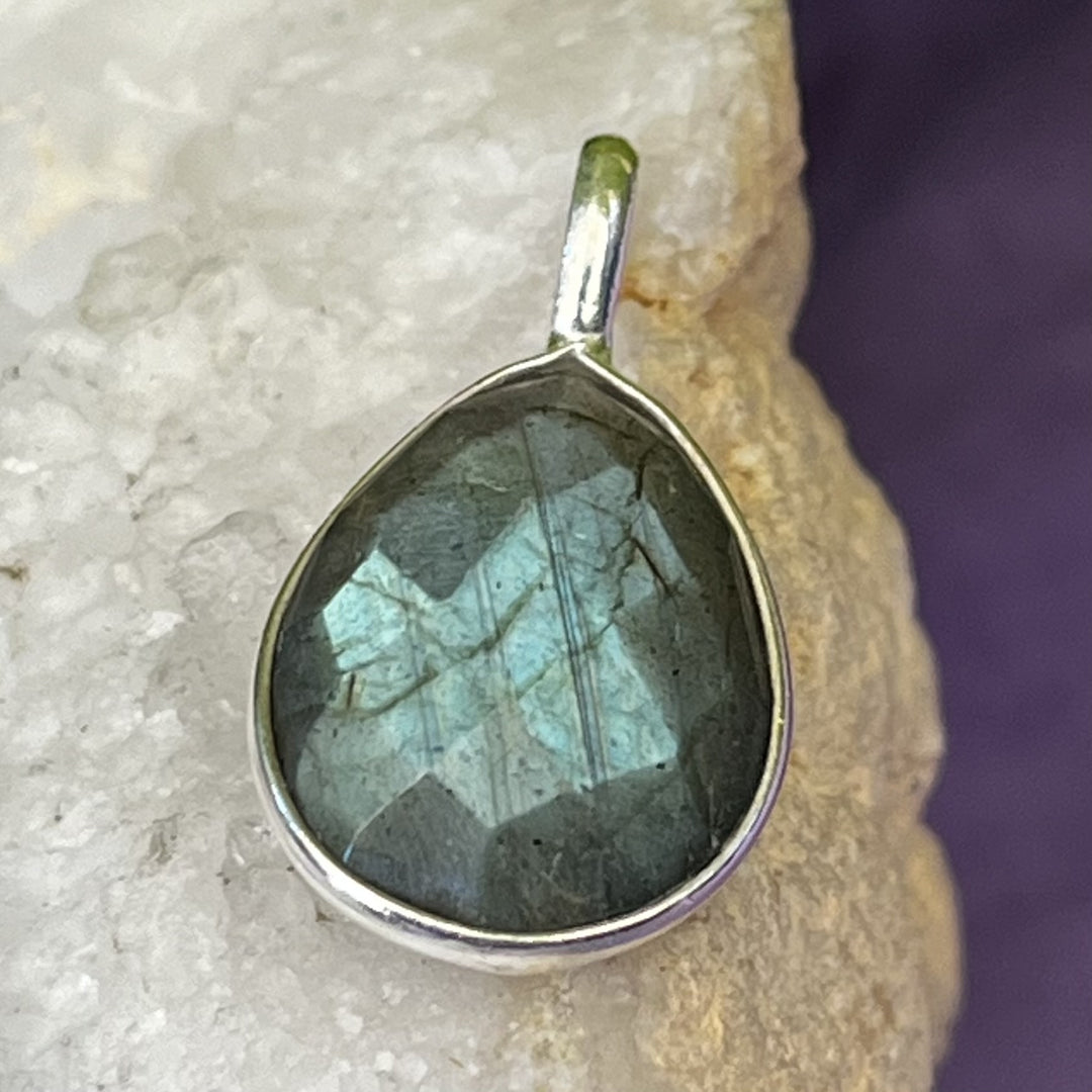 Pendant Labradorite Teardrop Facet 2.4 cm | Carpe Diem With Remi